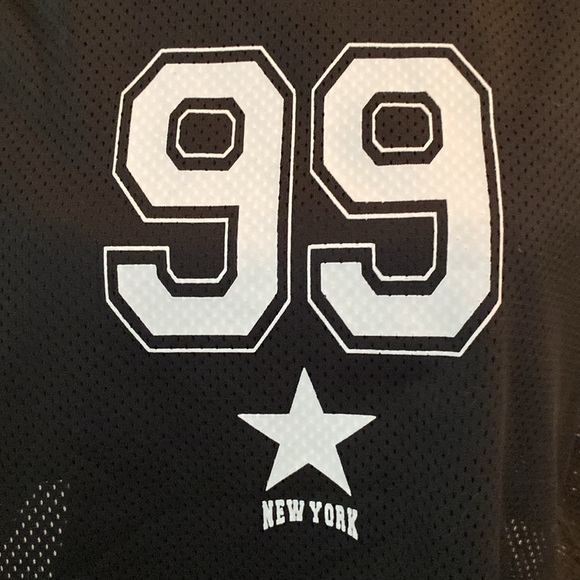 Cool crop top in black with white numbers and New York. Striped neck,arms mint - Picture 2 of 7